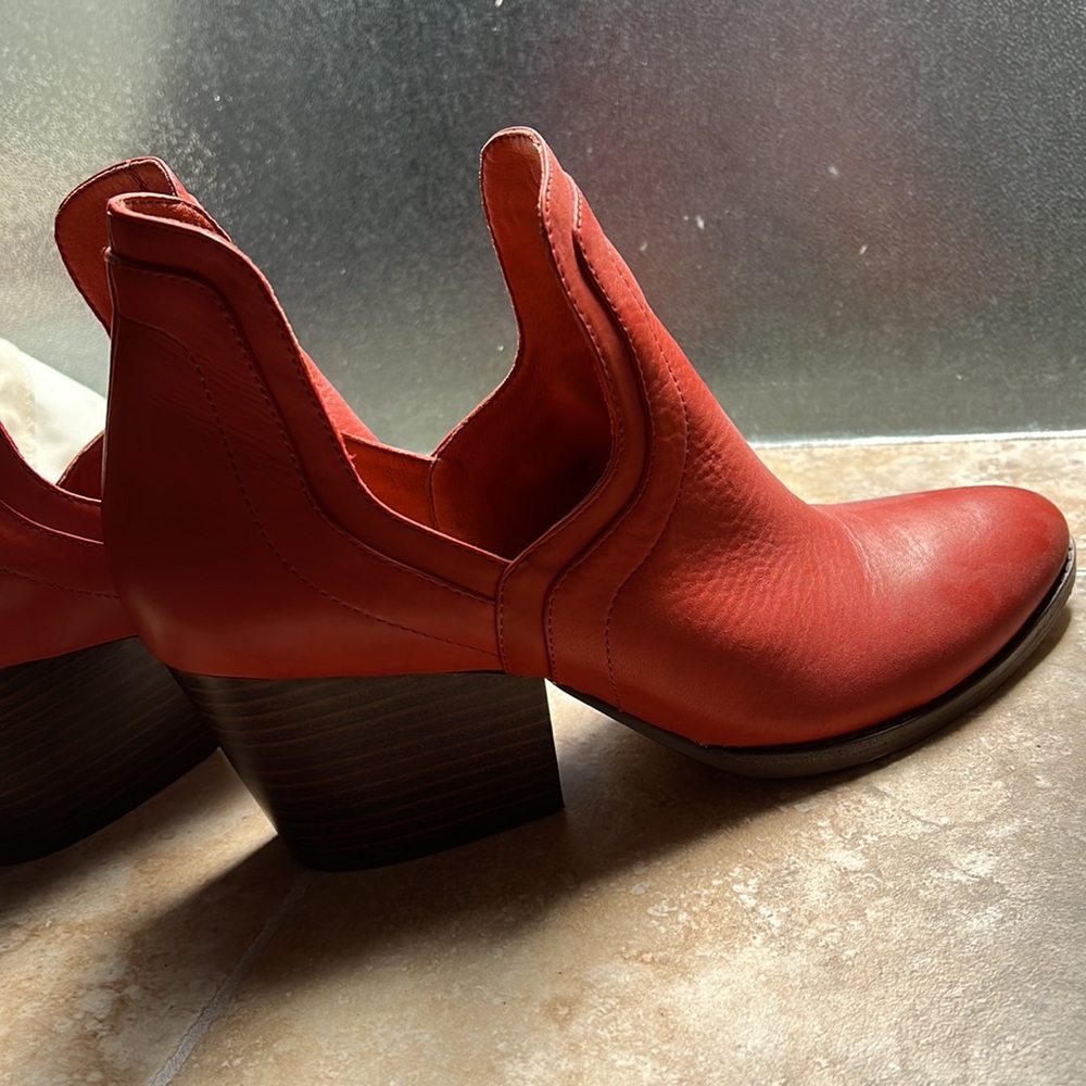 Anthro Silent D cut out booties in terracotta leather GORGEOUS! Size 40 Like new - Picture 1 of 14